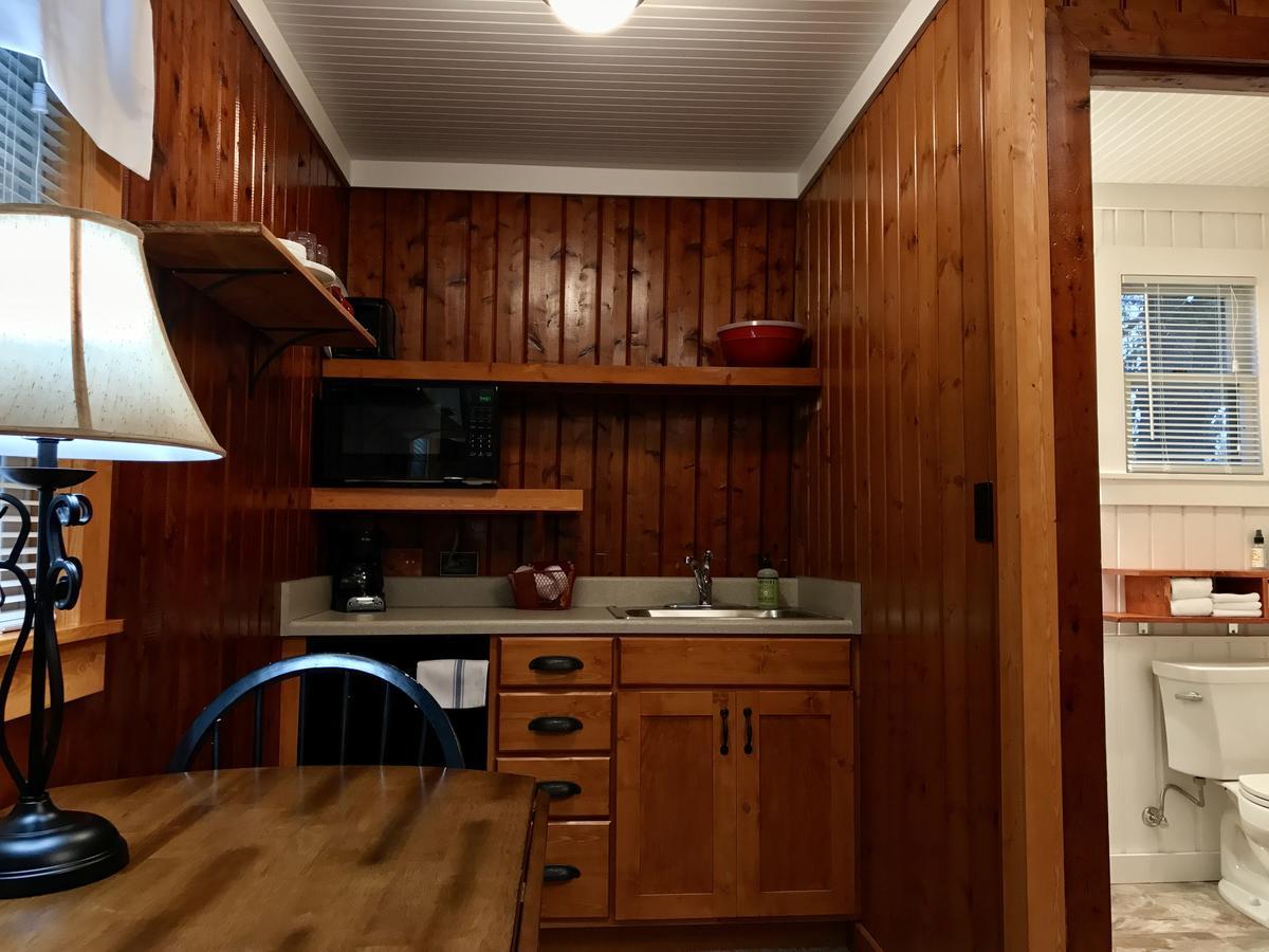 Cedar Ridge Cabins Honor Eksteriør bilde