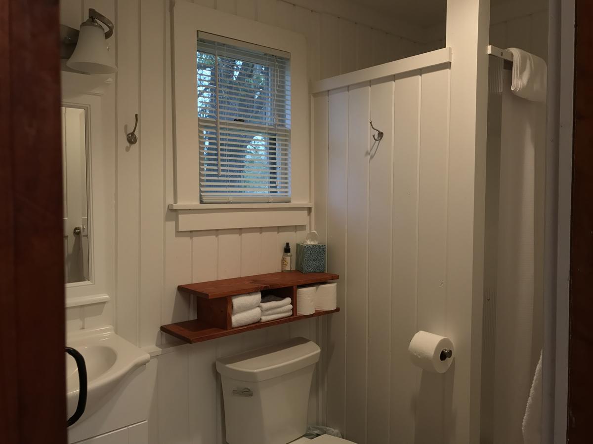 Cedar Ridge Cabins Honor Eksteriør bilde