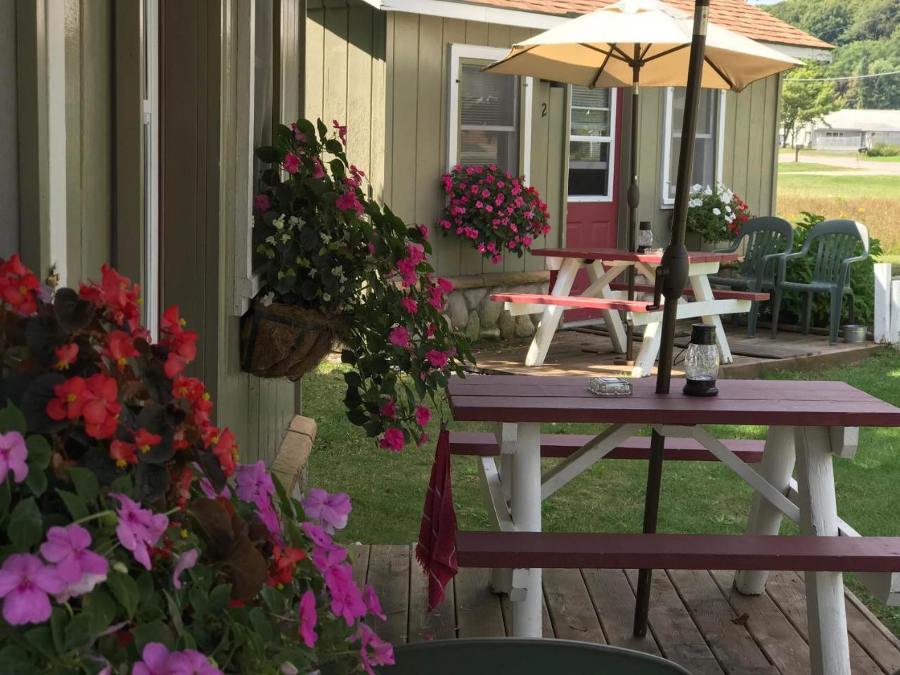Cedar Ridge Cabins Honor Eksteriør bilde